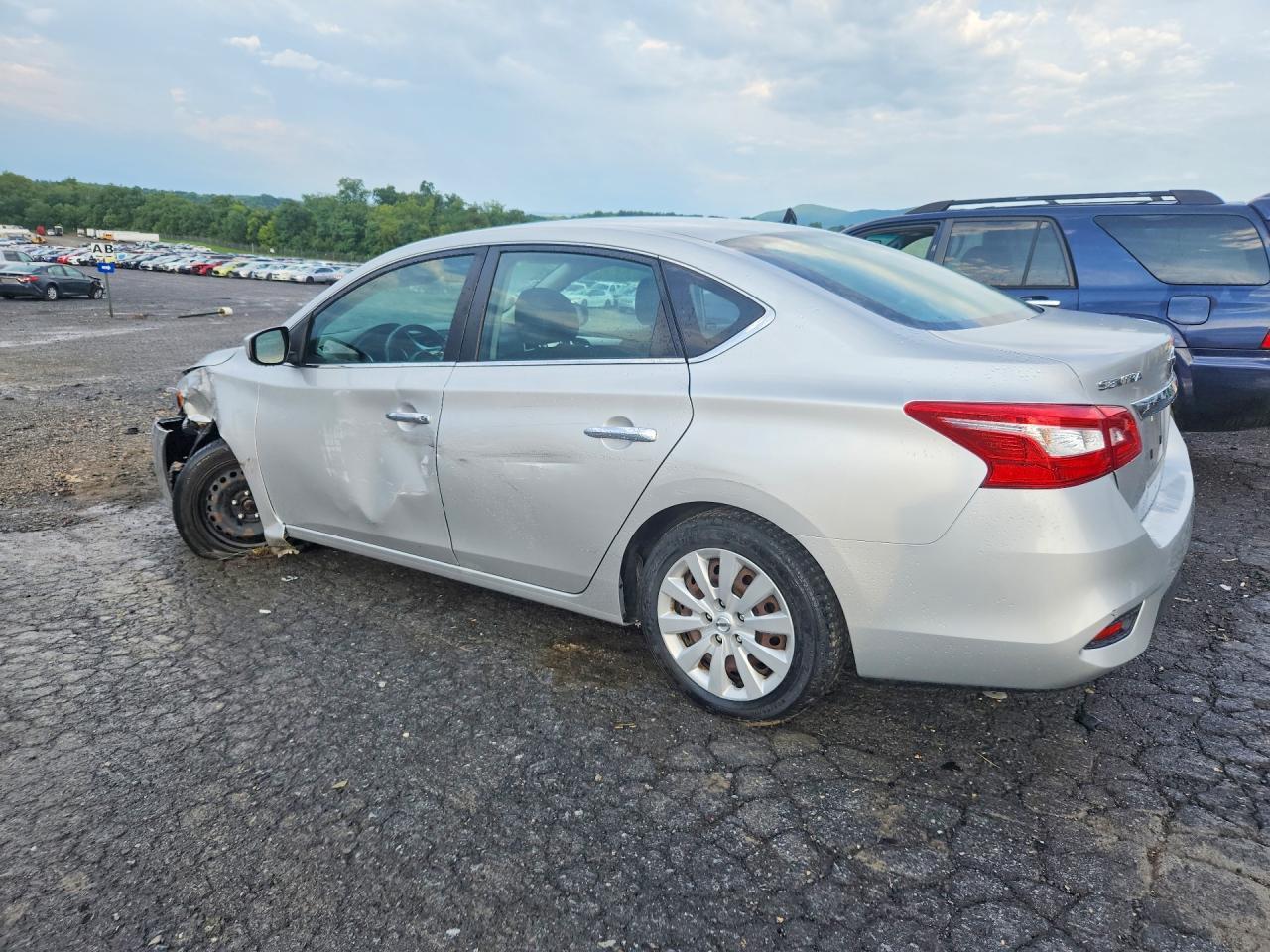 2018 Nissan Sentra S - zdjęcie 2
