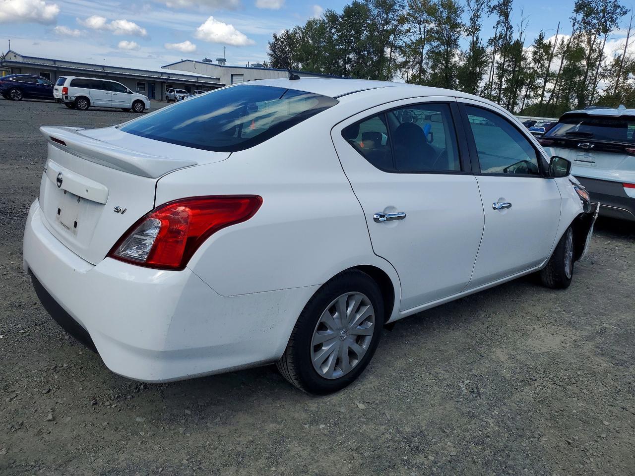 2019 Nissan Versa Sv - zdjęcie 3