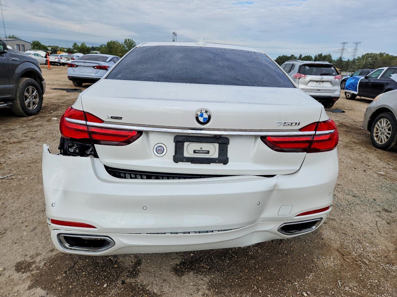2016 BMW Seria 7 750i - zdjęcie 6