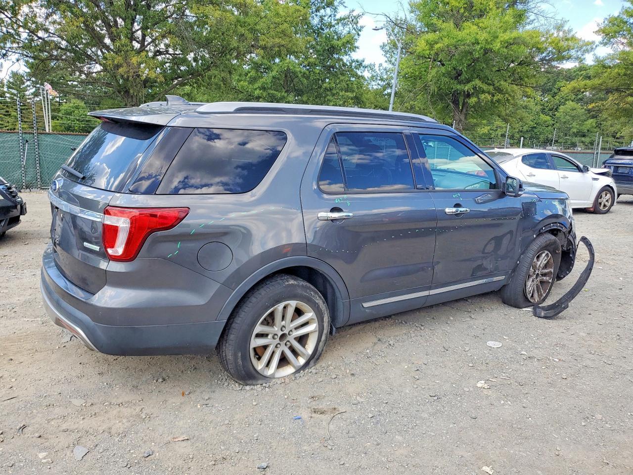 2017 Ford Explorer Xlt - zdjęcie 3