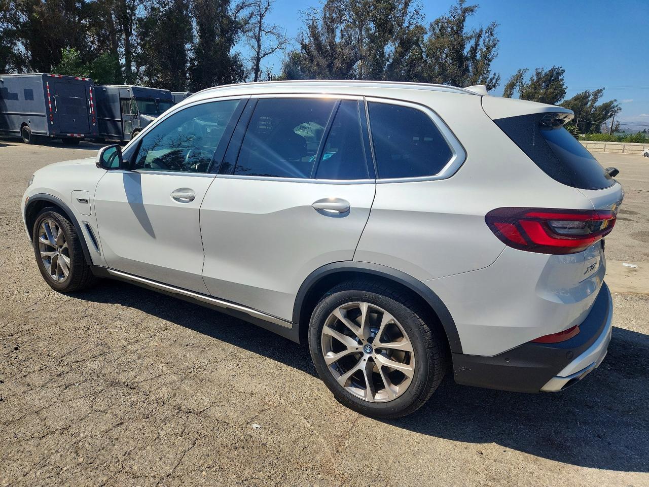 2023 BMW X5 xDrive45E - zdjęcie 2