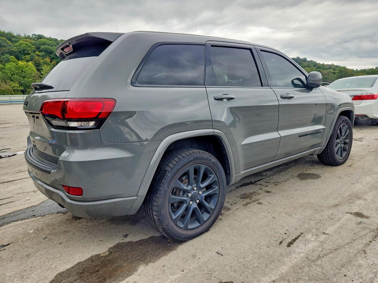 2020 Jeep Grand Cherokee Laredo - zdjęcie 3