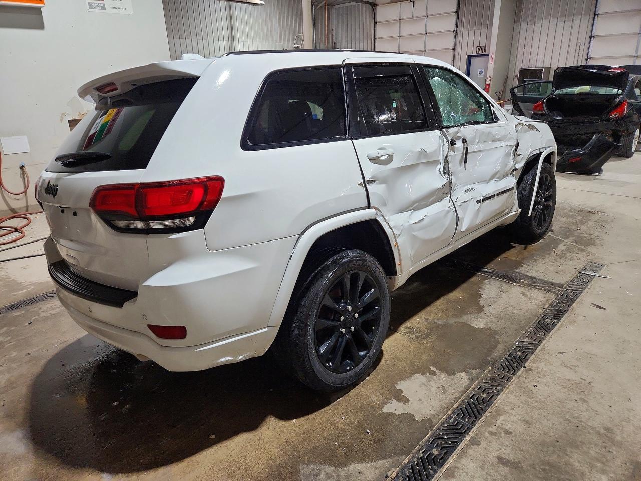 2022 Jeep Grand Cherokee Laredo E - zdjęcie 3