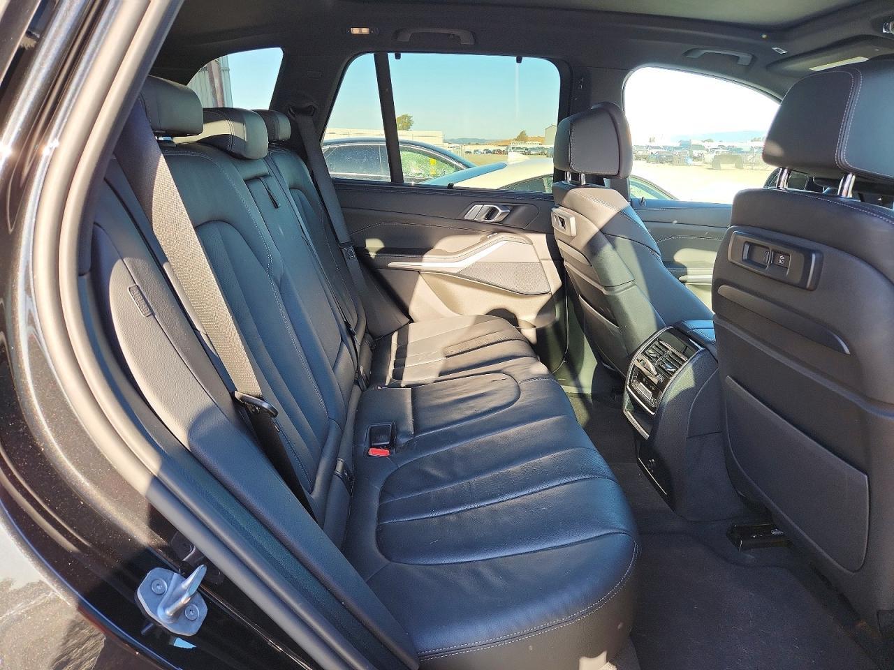 2022 BMW X5 xDrive45E - zdjęcie 11