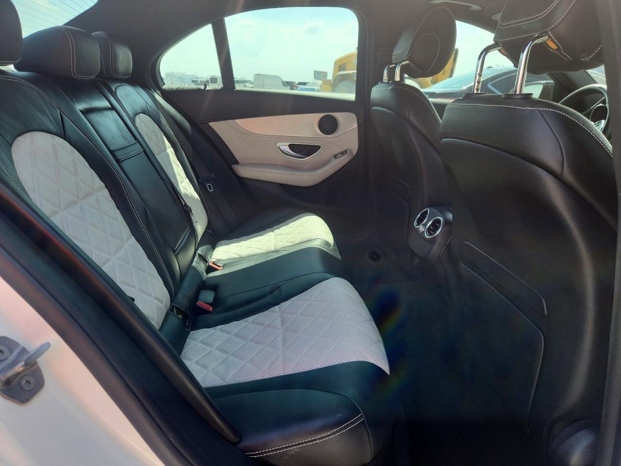2019 Mercedes-Benz C 300 4Matic - zdjęcie 10