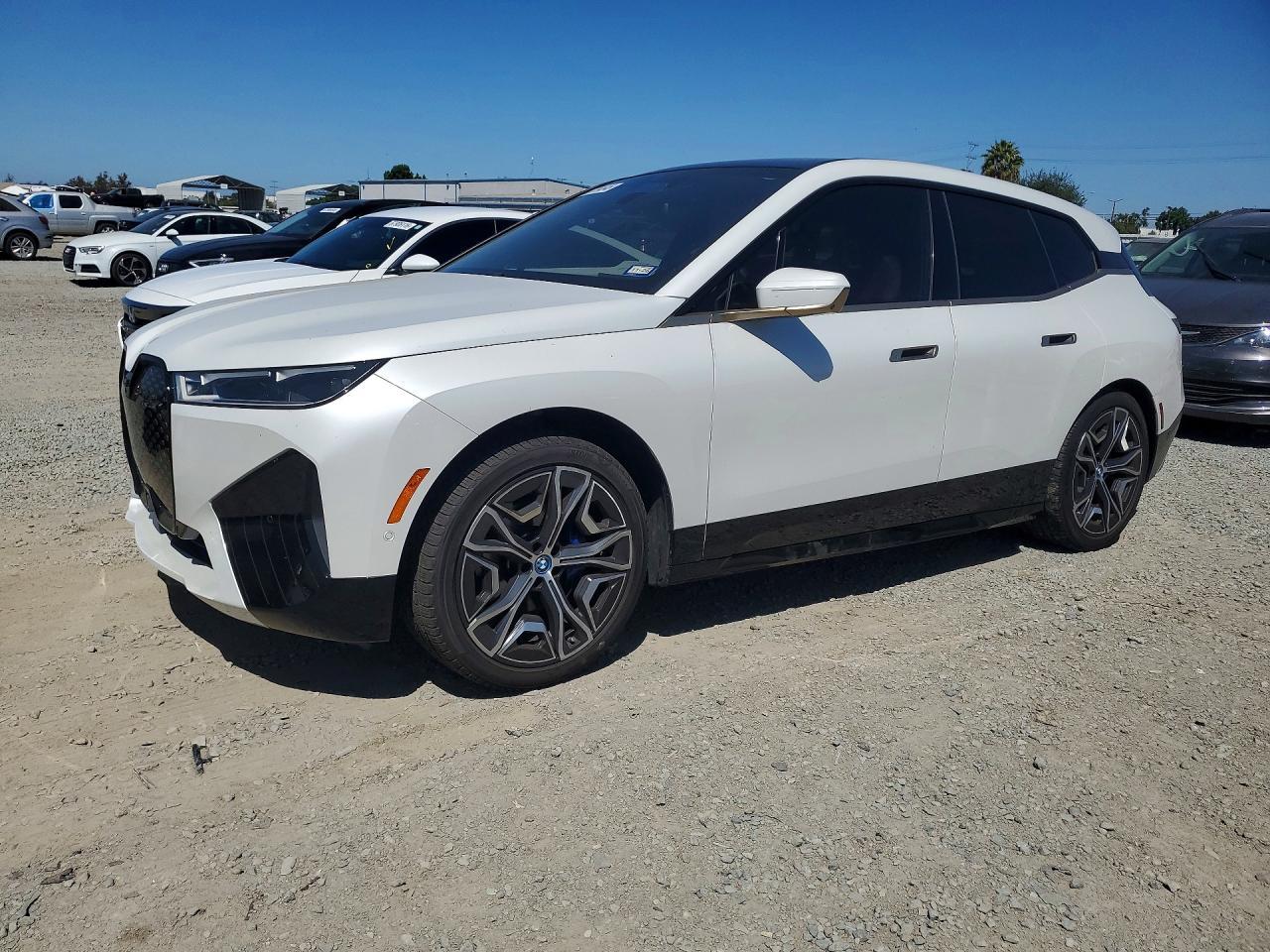 2023 BMW Ix xDrive50 - zdjęcie główne