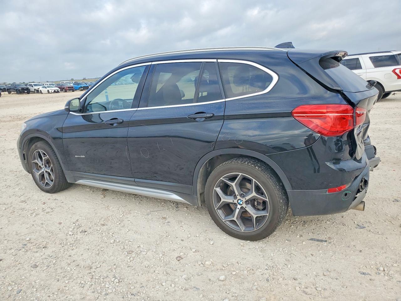 2017 BMW X1 xDrive28I - zdjęcie 2