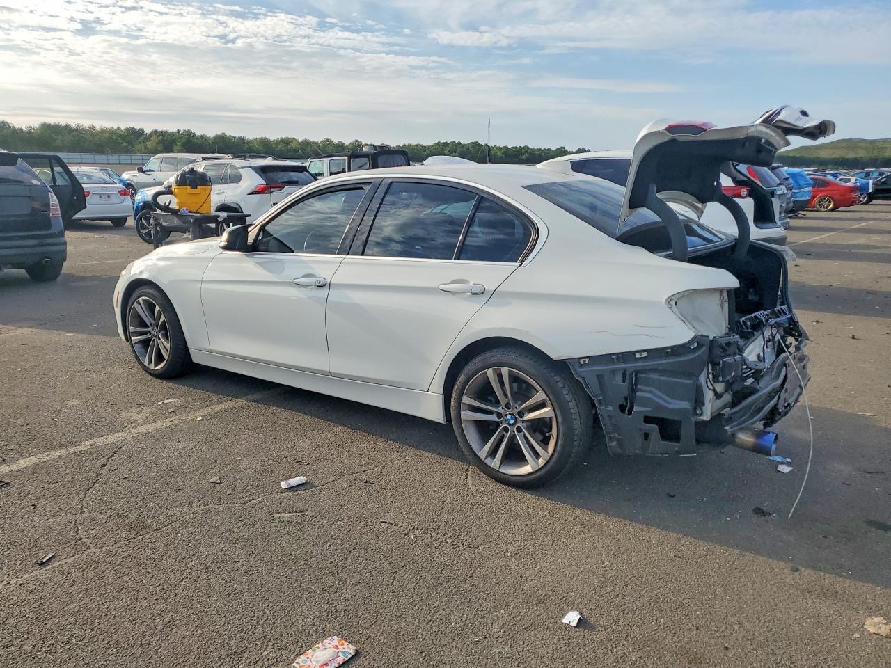 2018 BMW Seria 3 330i - zdjęcie 2