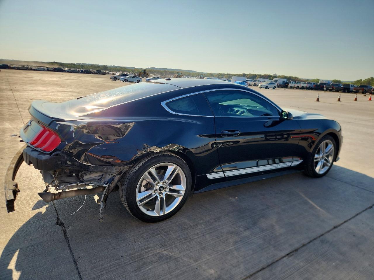 2018 Ford Mustang - zdjęcie 3