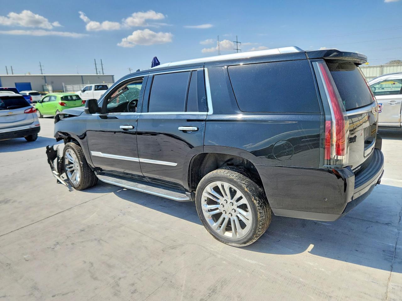 2017 Cadillac Escalade Luxury - zdjęcie 2