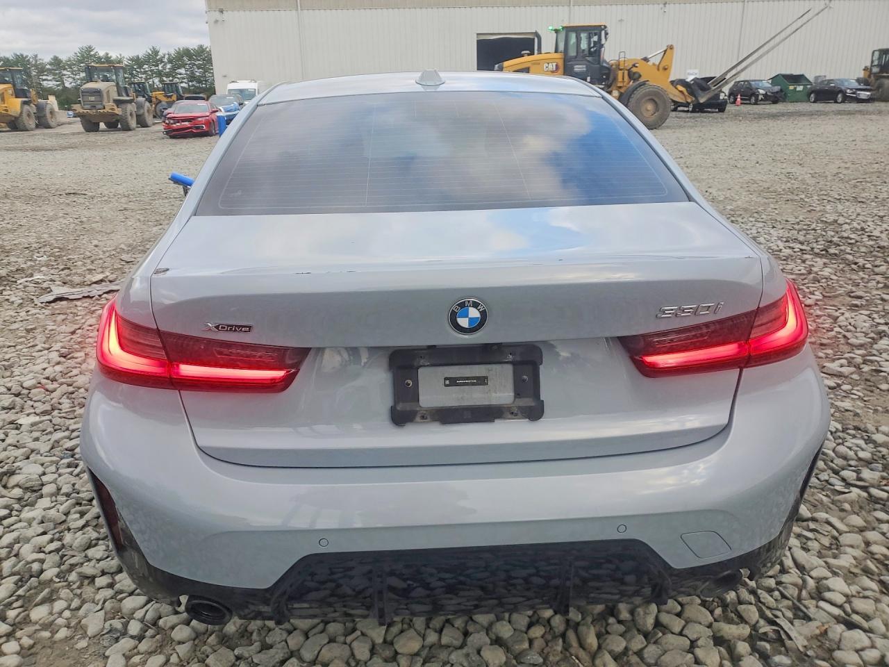 2025 BMW Seria 3 330i - zdjęcie 6