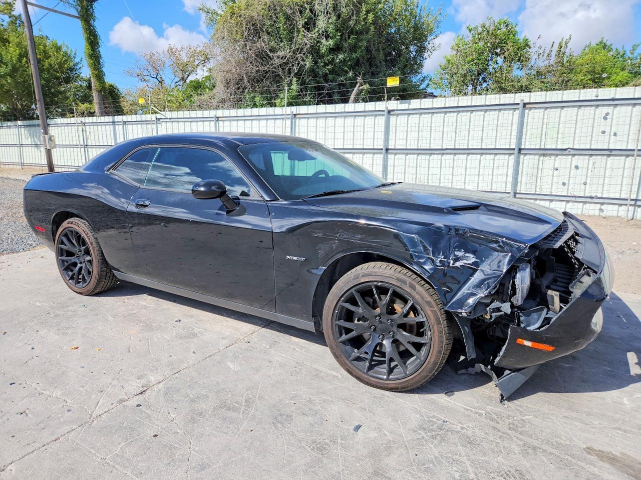 2017 Dodge Challenger - zdjęcie 4