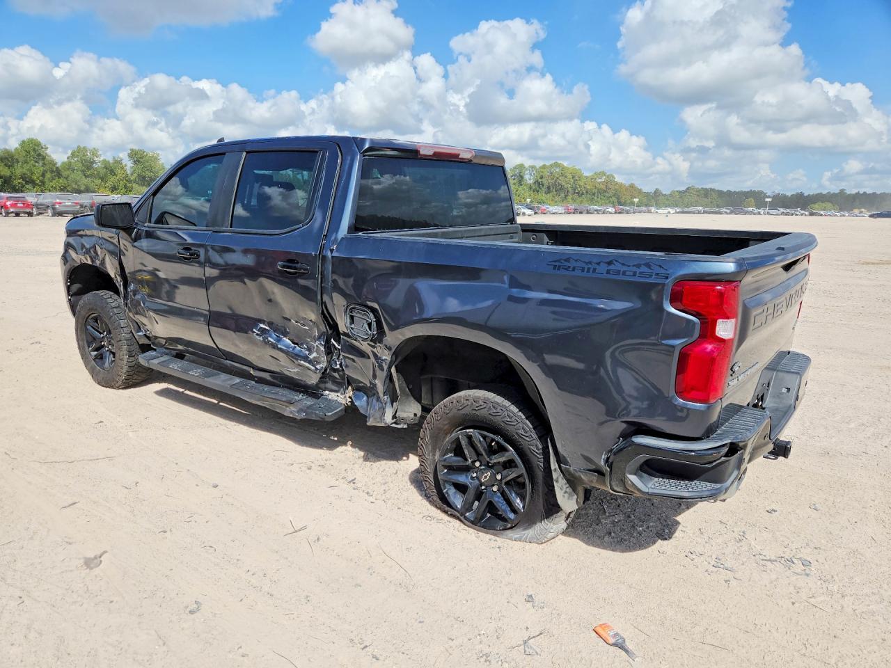 2020 Chevrolet Silverado K1500 Trail Boss Custom - zdjęcie 2