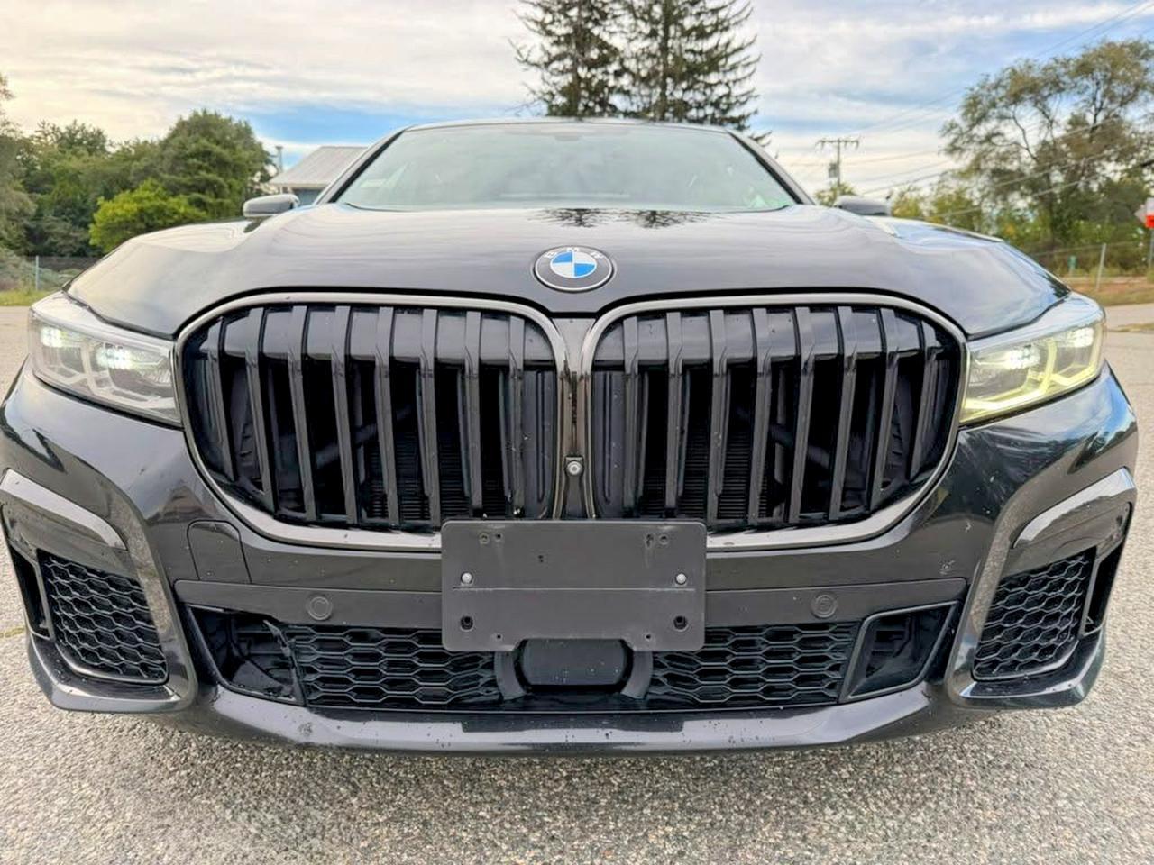 2022 BMW Seria 7 740i - zdjęcie 14