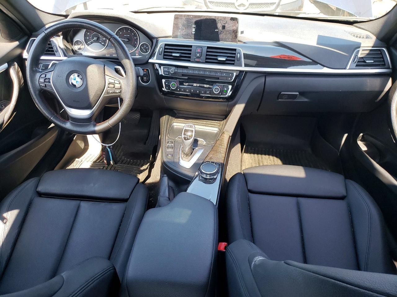 2017 BMW 330 Xi - zdjęcie 8