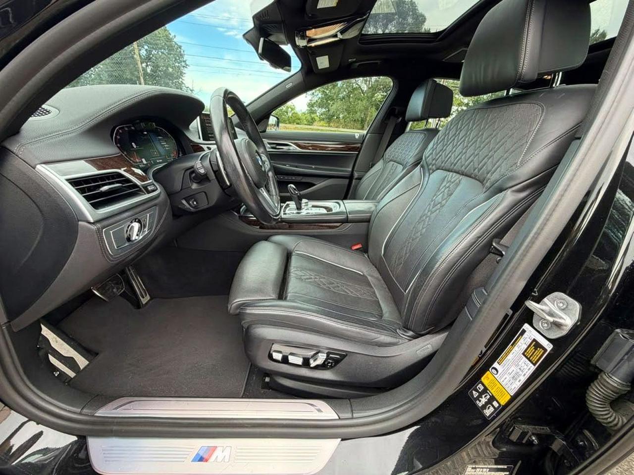 2022 BMW Seria 7 740i - zdjęcie 11