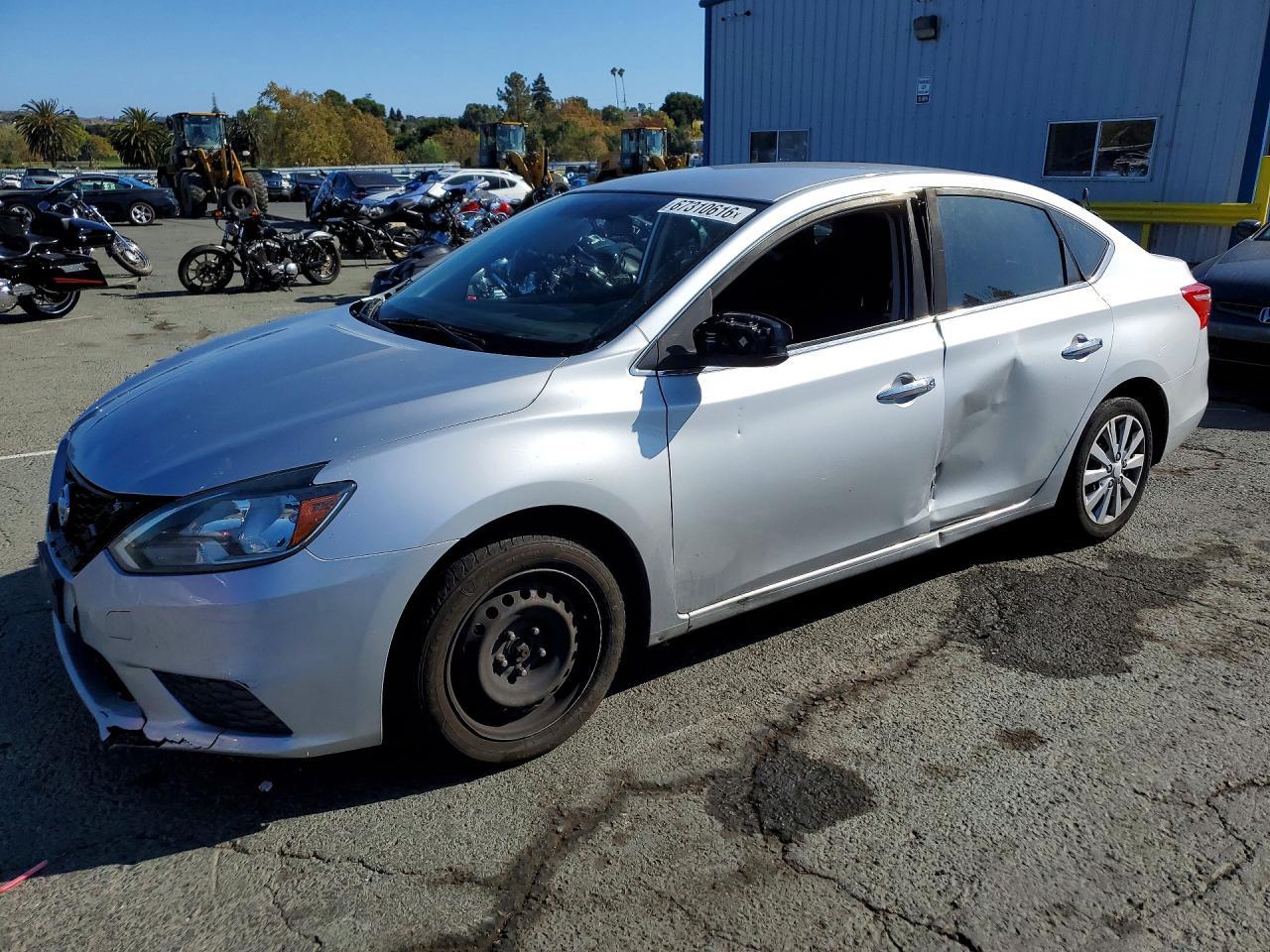 2016 Nissan Sentra S - zdjęcie główne