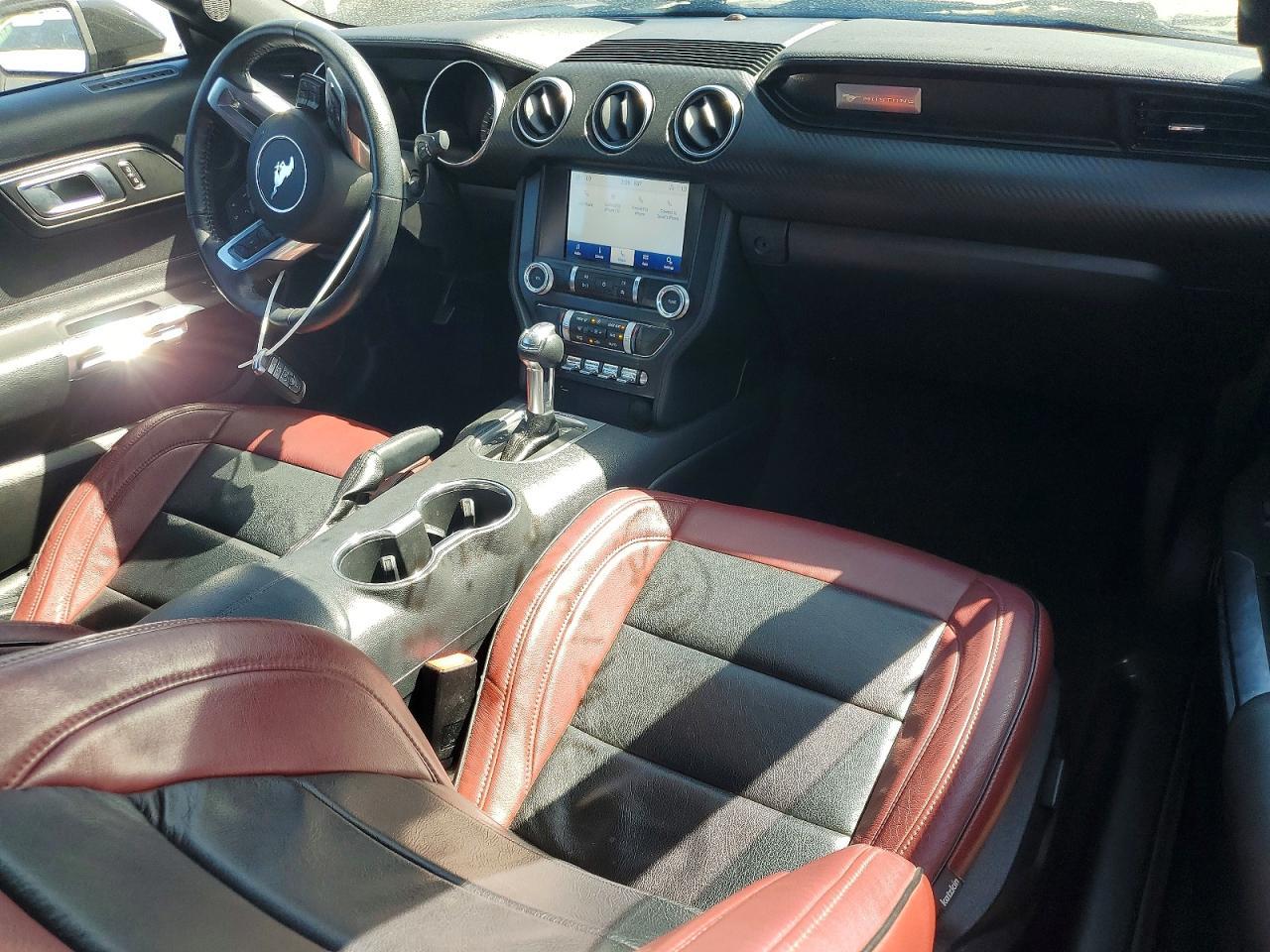 2021 Ford Mustang - zdjęcie 8