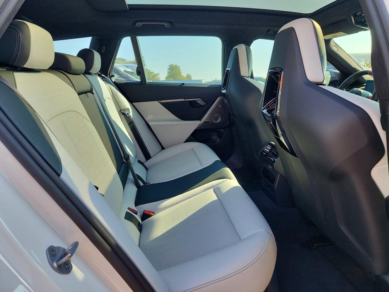 2025 BMW M5 Touring - zdjęcie 11