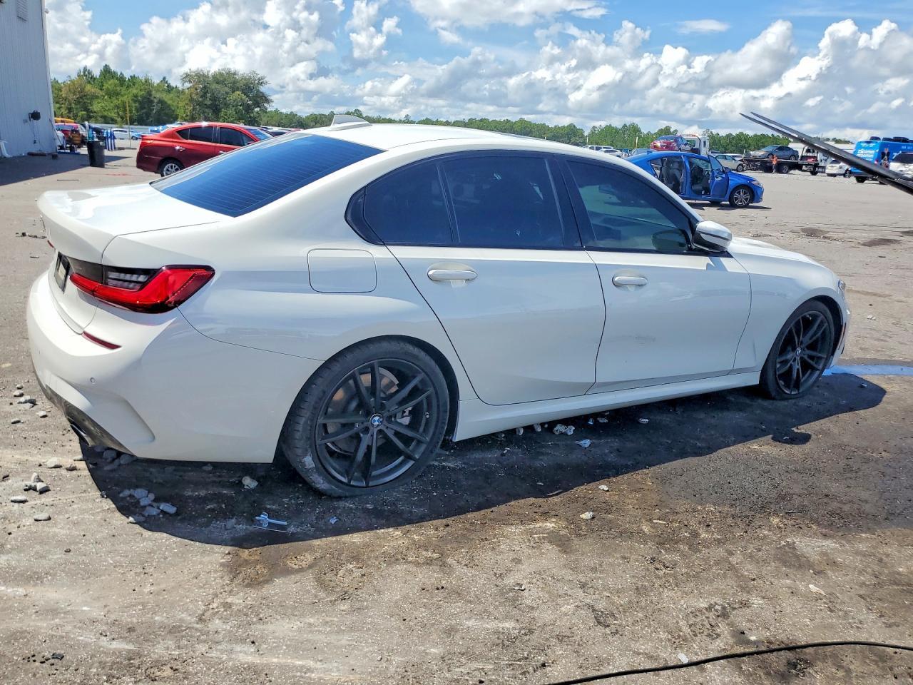 2021 BMW 330I - zdjęcie 3