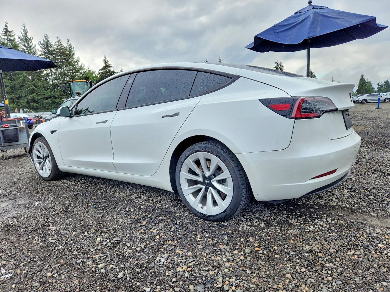 2021 Tesla Model 3 - zdjęcie 2