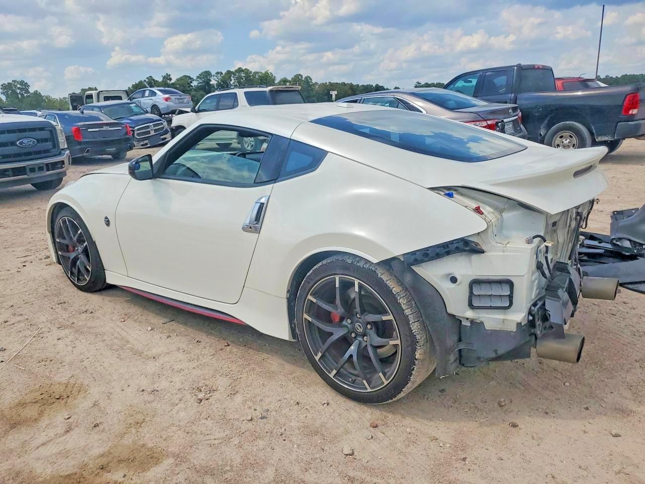 2016 Nissan 370Z Nismo Tech - zdjęcie 2