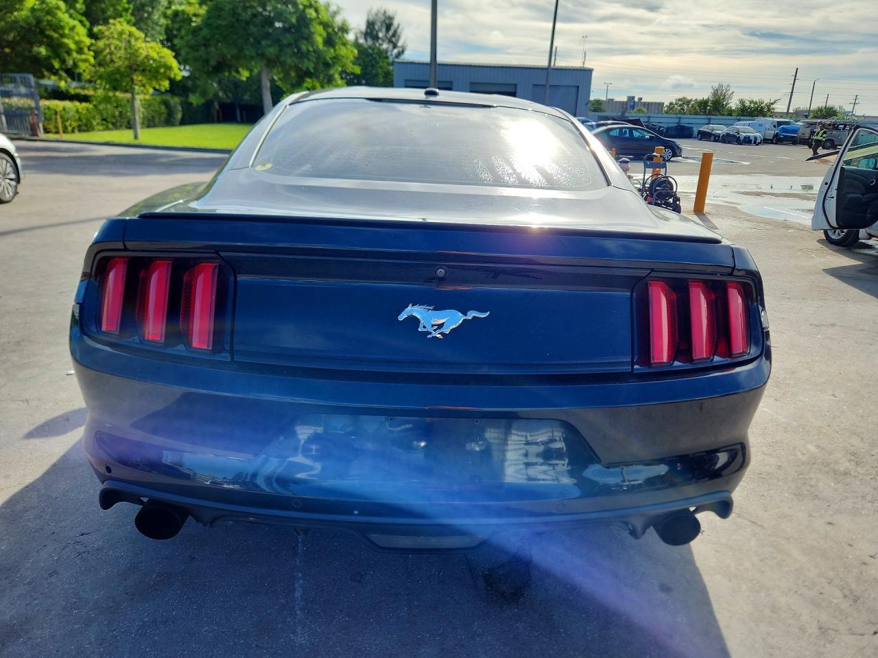 2017 Ford Mustang - zdjęcie 6