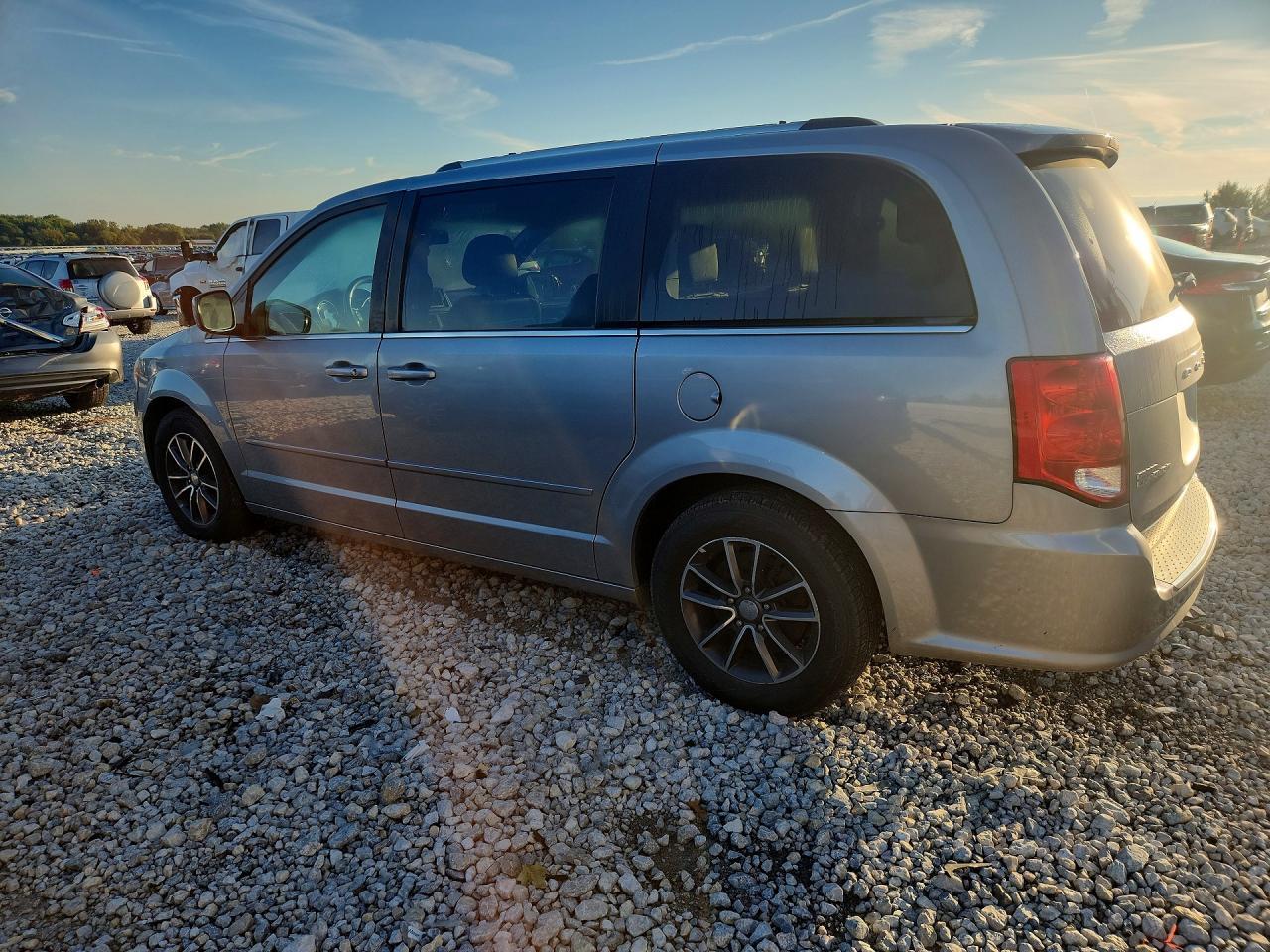 2017 Dodge Grand Caravan Sxt - zdjęcie 2