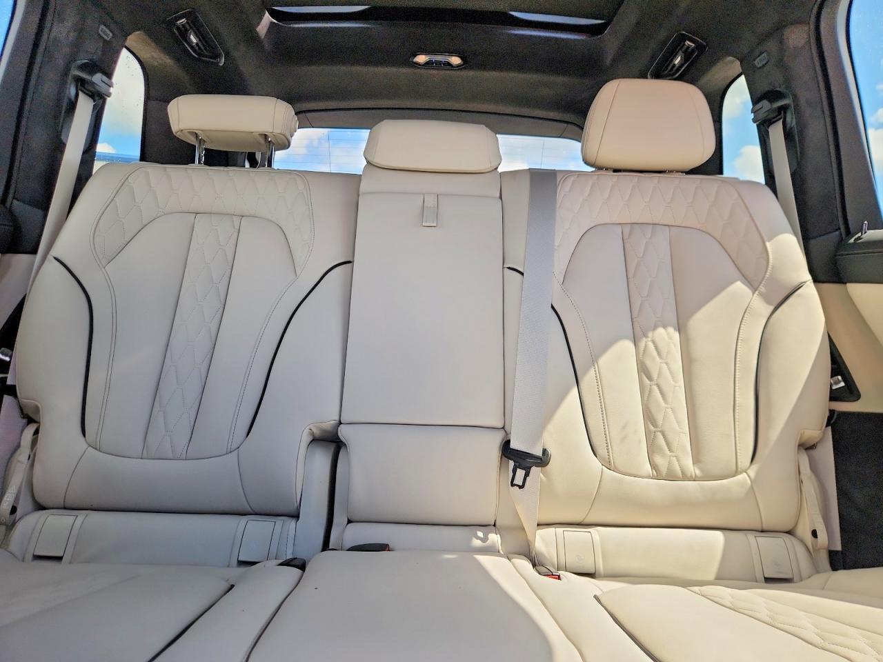 2026 BMW X7 xDrive40I - zdjęcie 10