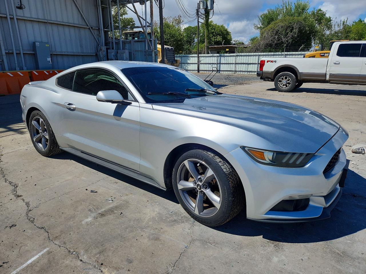 2015 Ford Mustang - zdjęcie 4