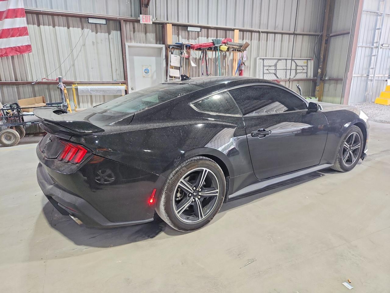 2025 Ford Mustang - zdjęcie 3
