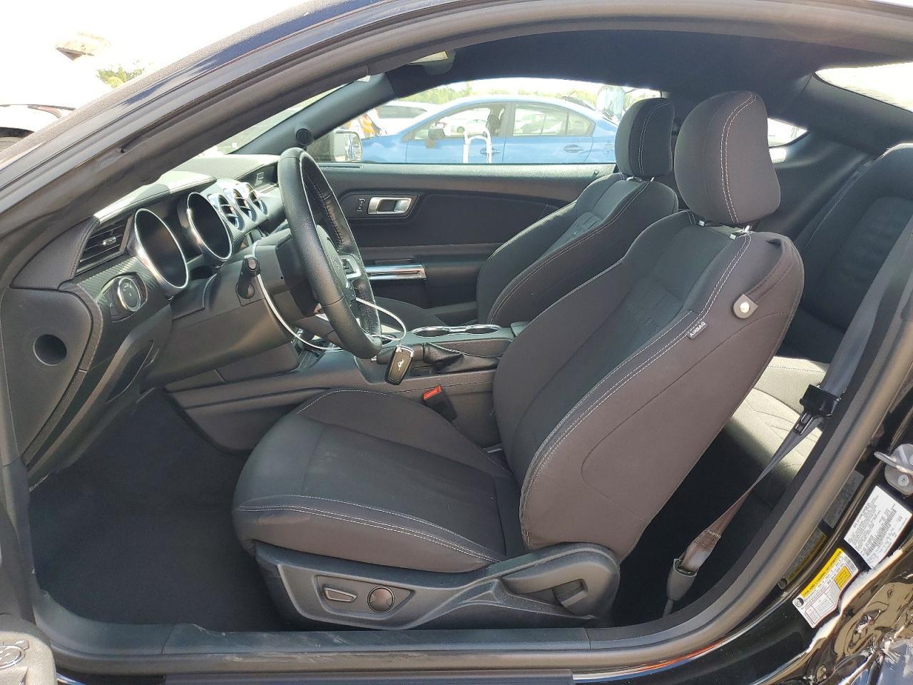 2022 Ford Mustang - zdjęcie 7