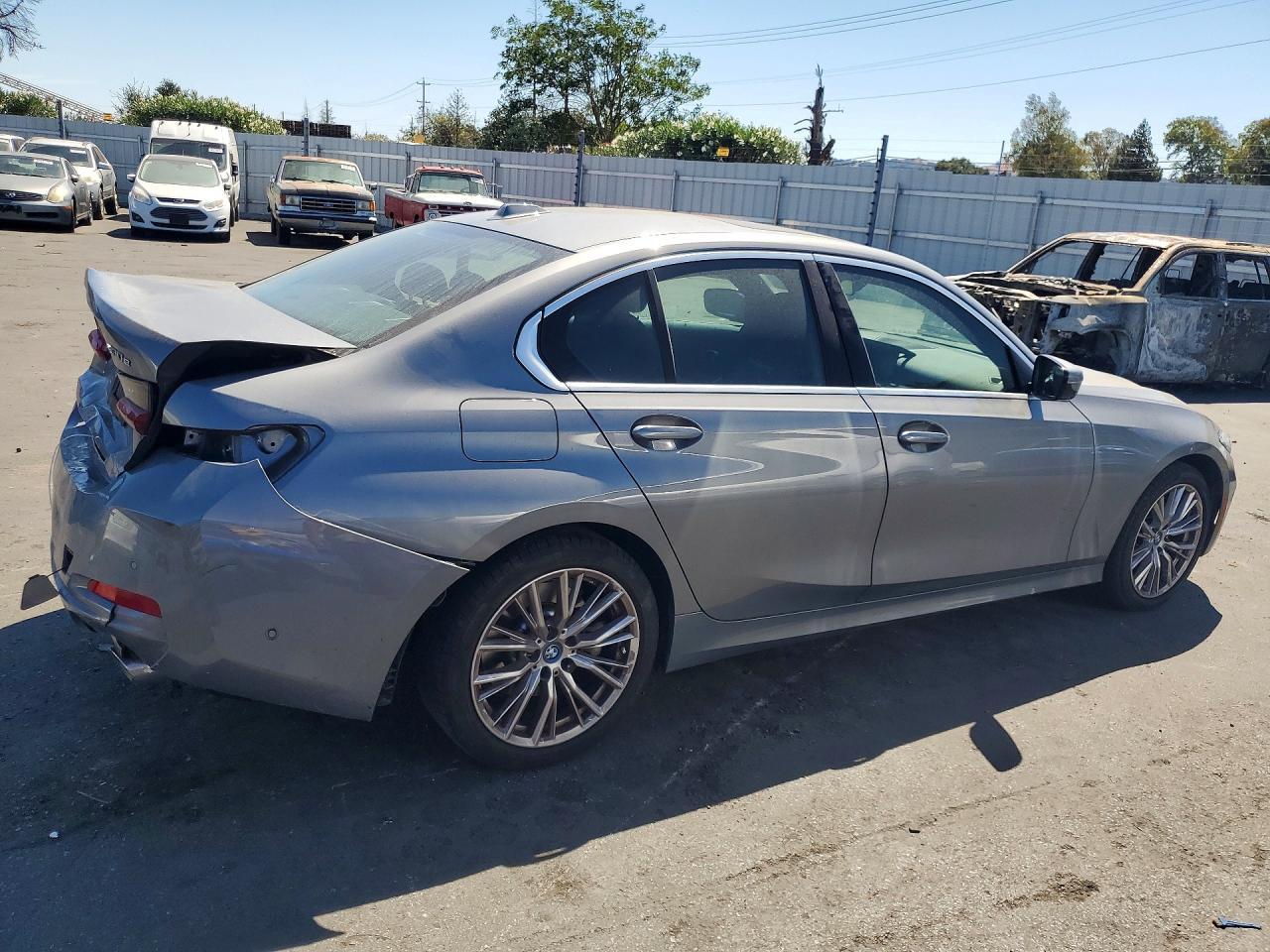 2024 BMW 330E - zdjęcie 3