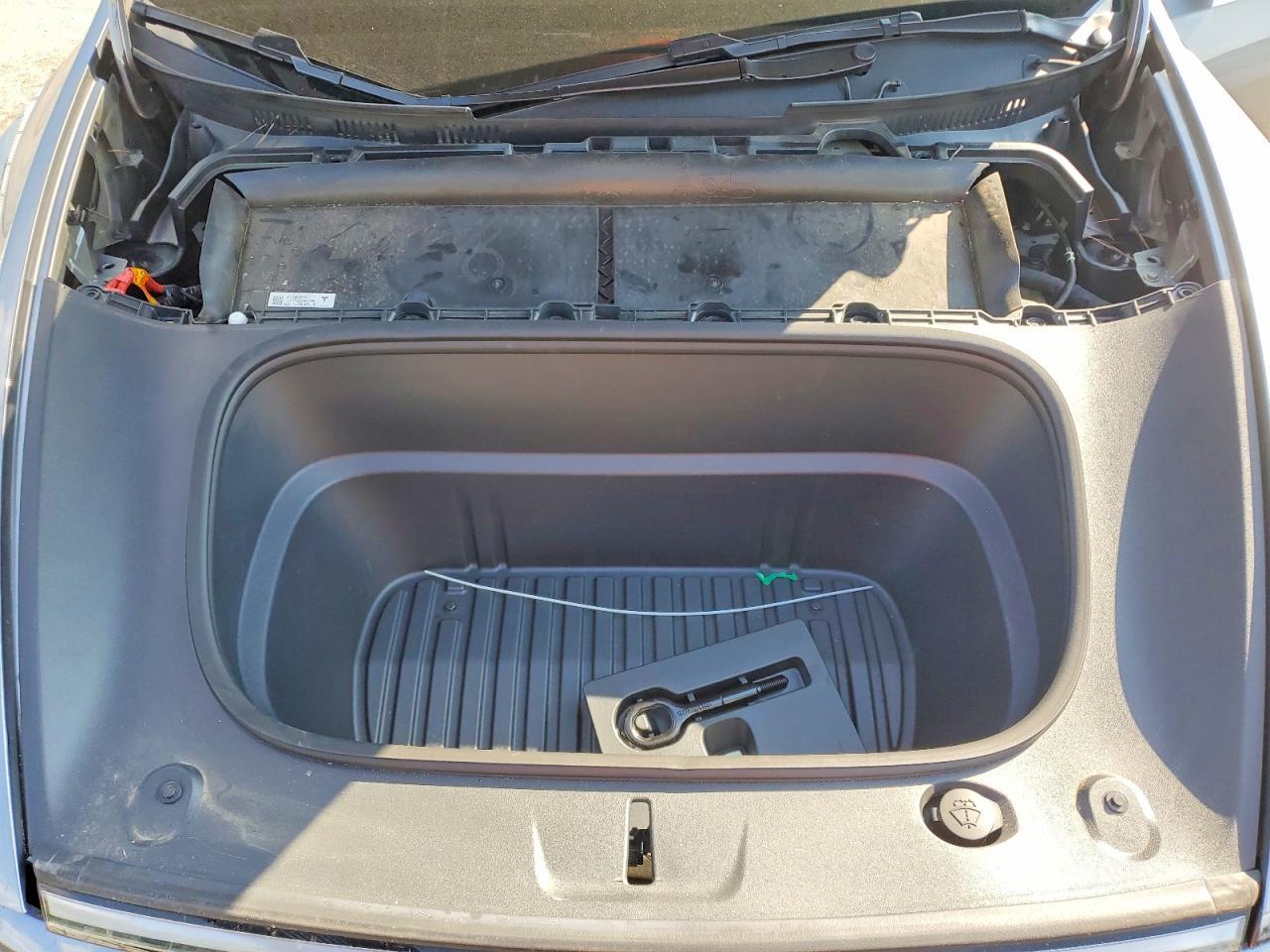 2026 Tesla Model Y - zdjęcie 12