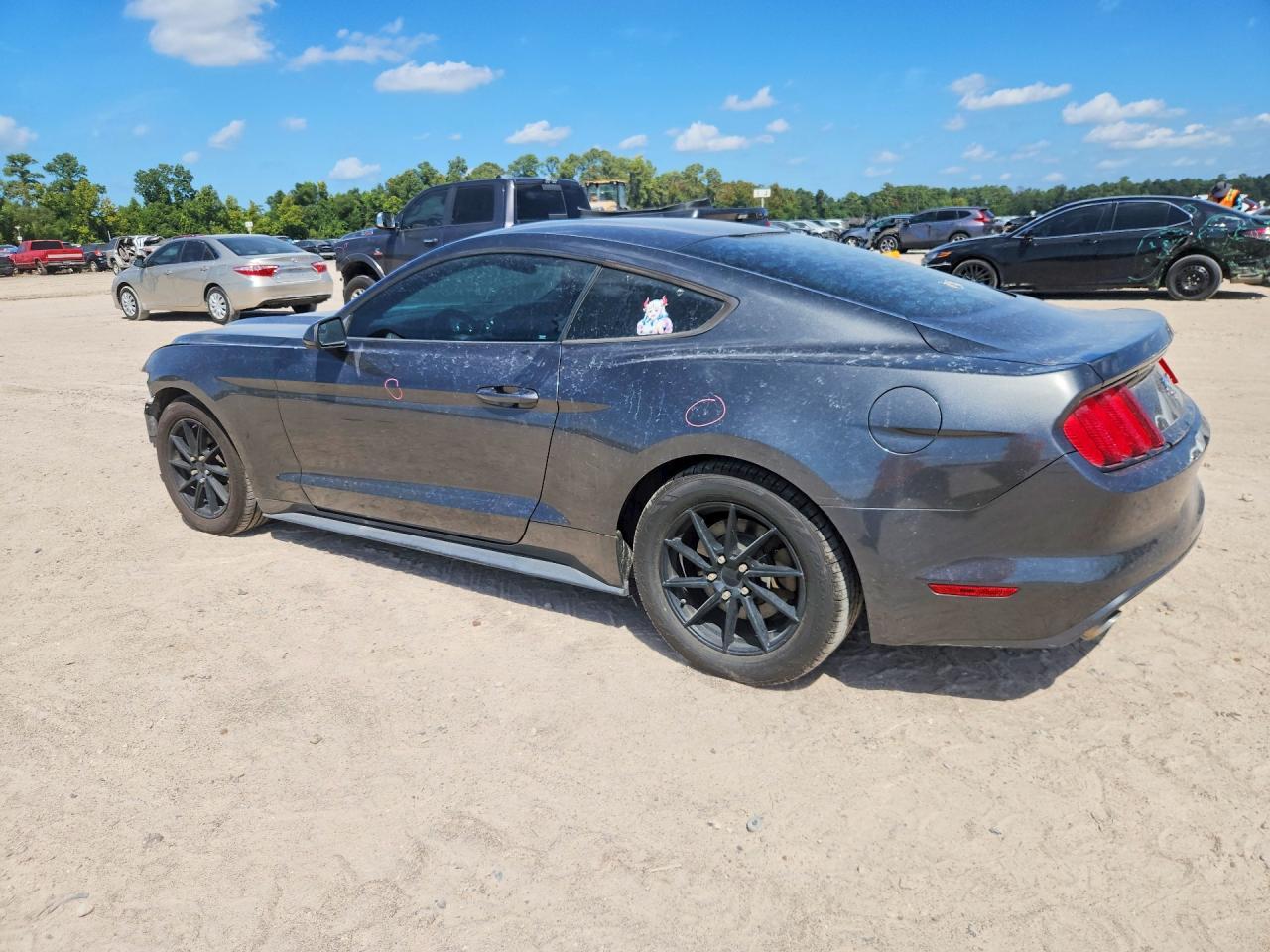 2015 Ford Mustang - zdjęcie 2