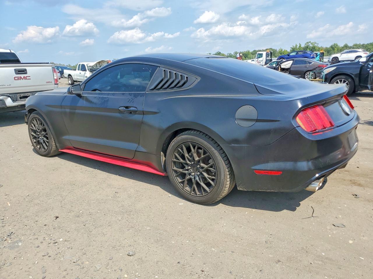 2017 Ford Mustang - zdjęcie 2
