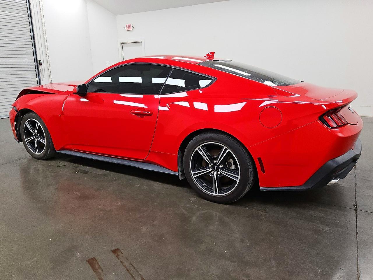 2024 Ford Mustang - zdjęcie 2
