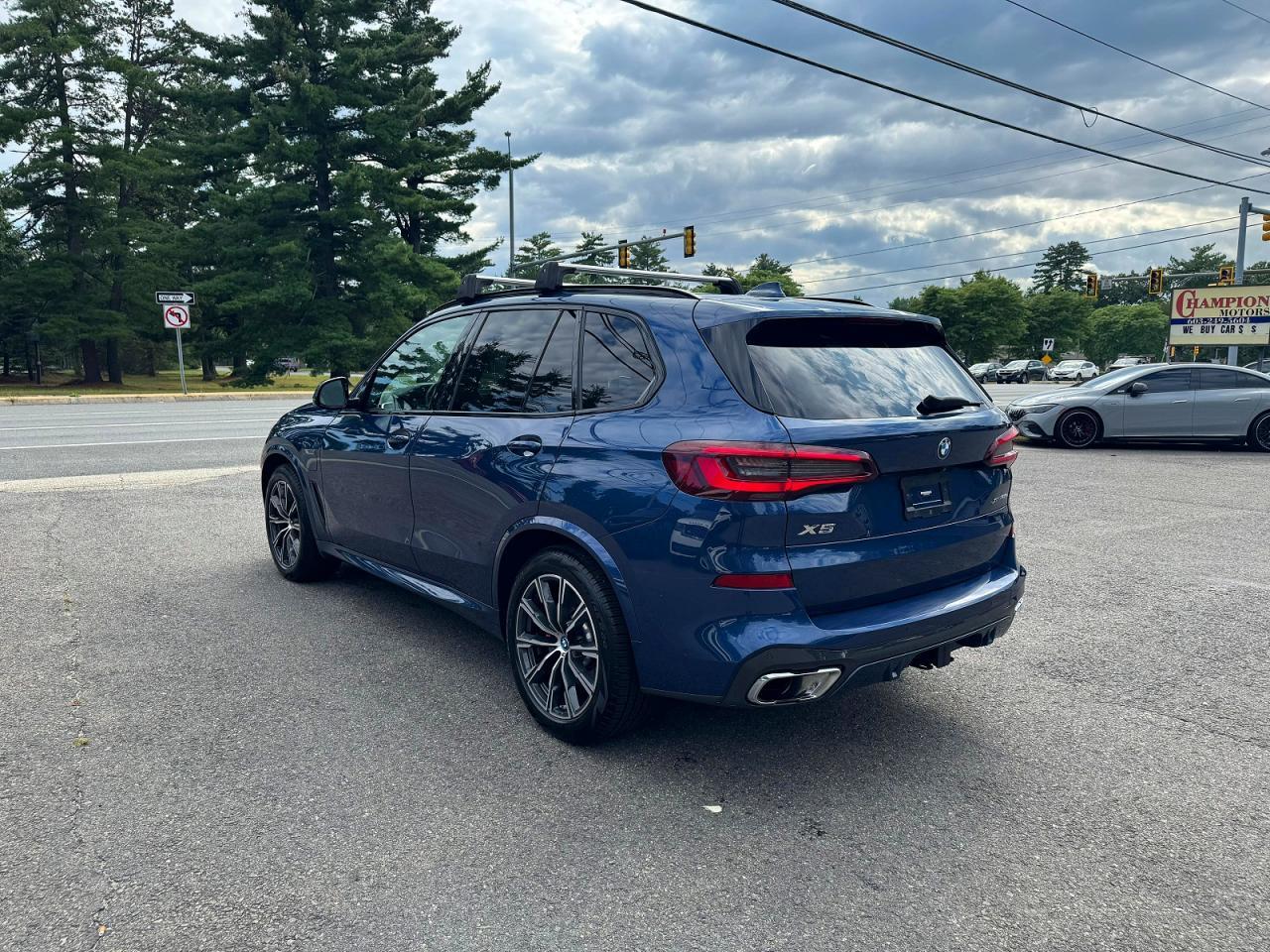 2022 BMW X5 xDrive45E - zdjęcie 4