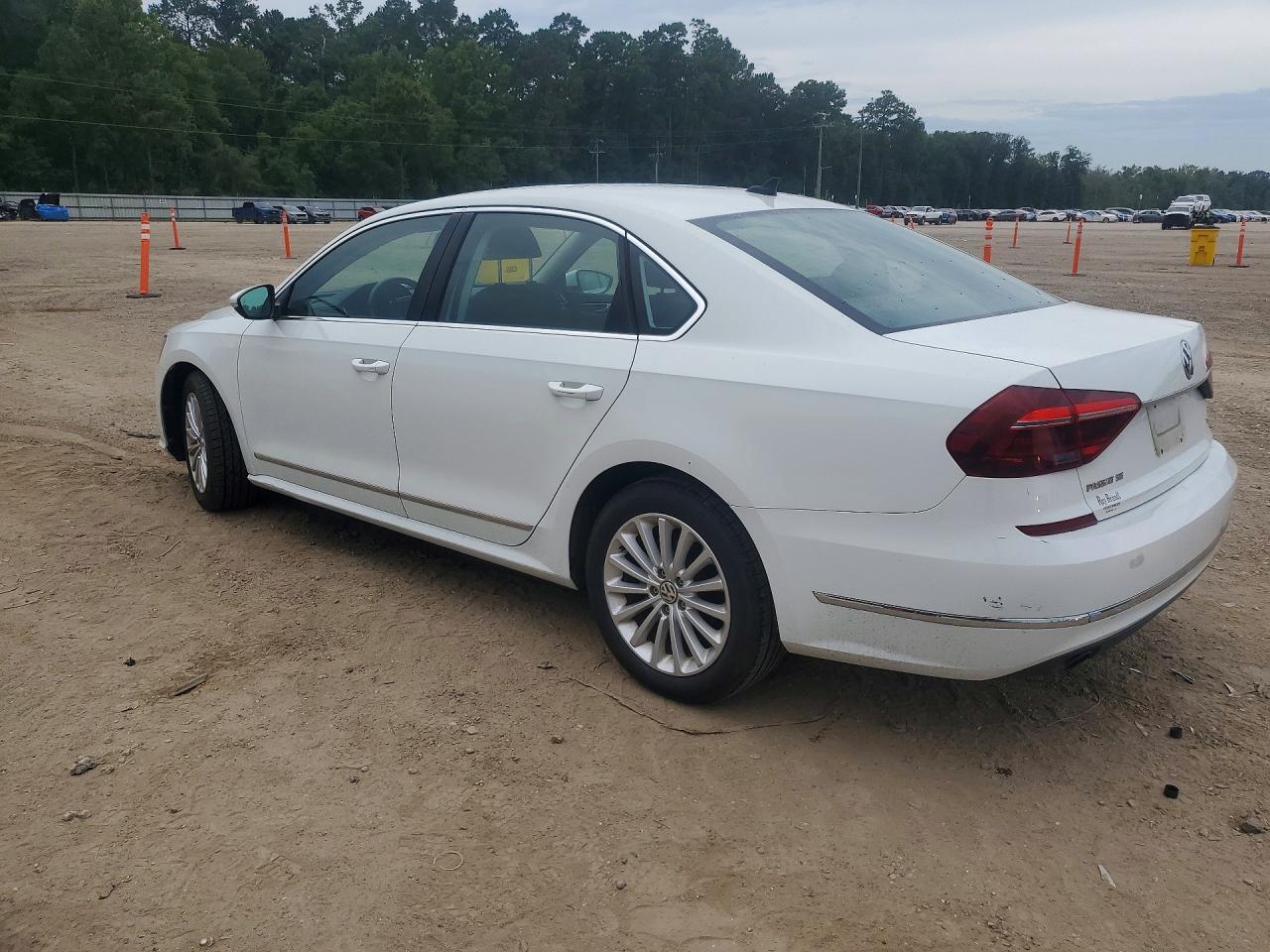 2017 Volkswagen Passat Se - zdjęcie 2