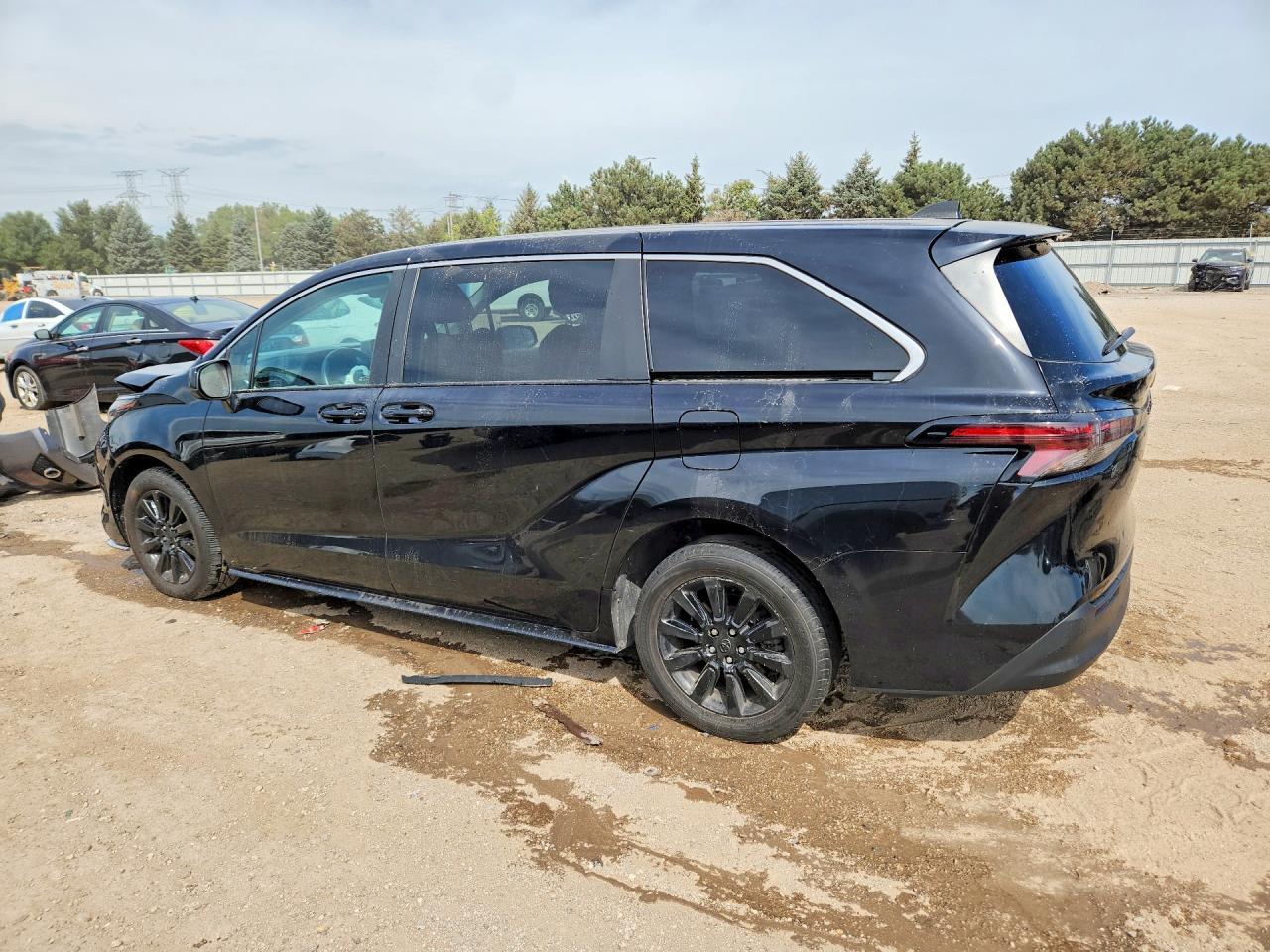 2023 Toyota Sienna Le - zdjęcie 2