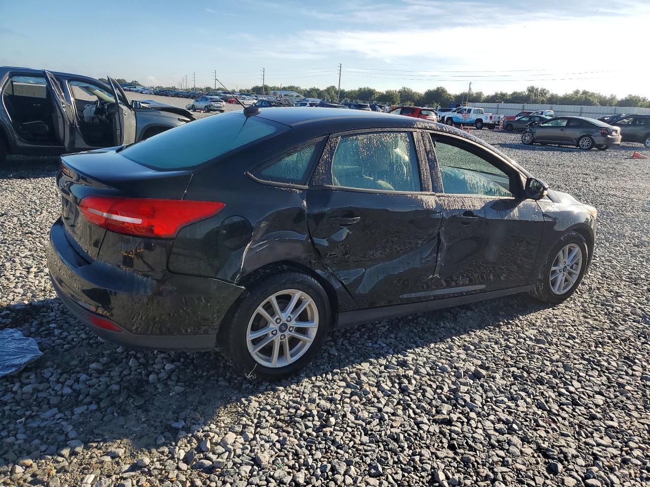 2017 Ford Focus Se - zdjęcie 3