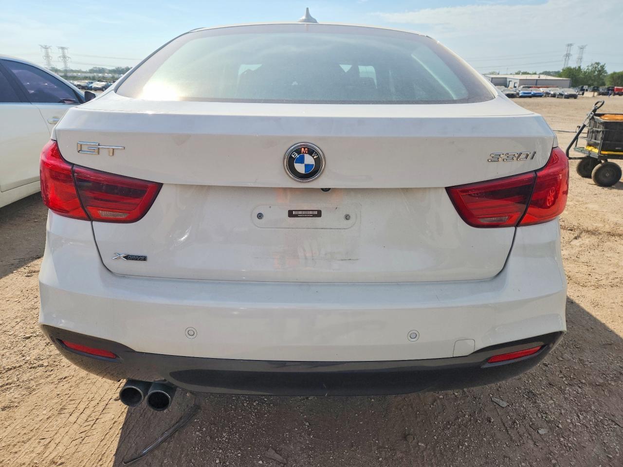 2017 BMW Seria 3 330i - zdjęcie 6