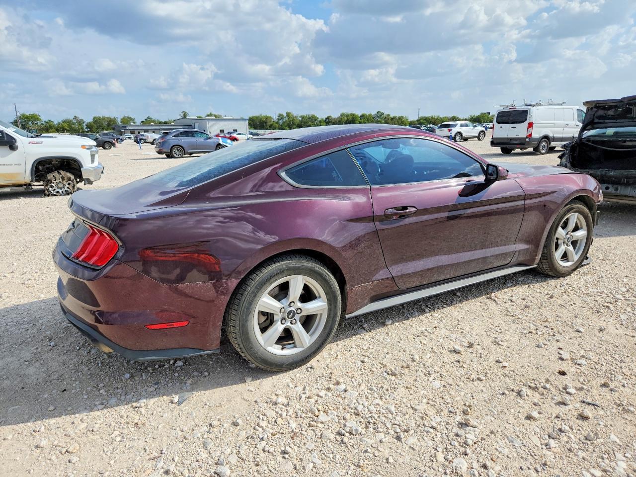 2018 Ford Mustang - zdjęcie 3