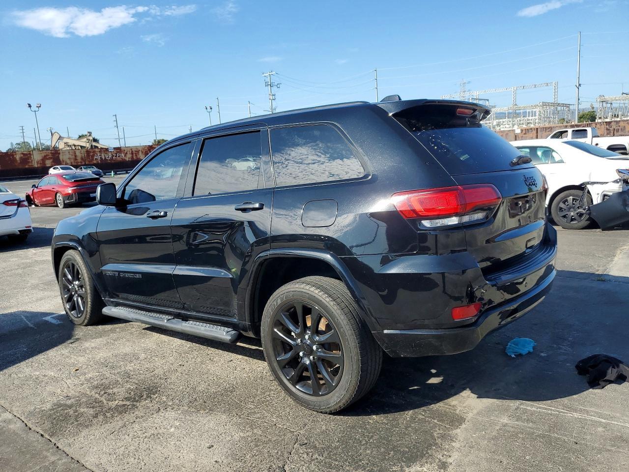 2020 Jeep Grand Cherokee Laredo - zdjęcie 2