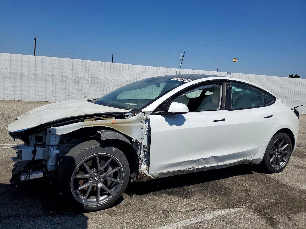 2022 Tesla Model 3 - zdjęcie główne
