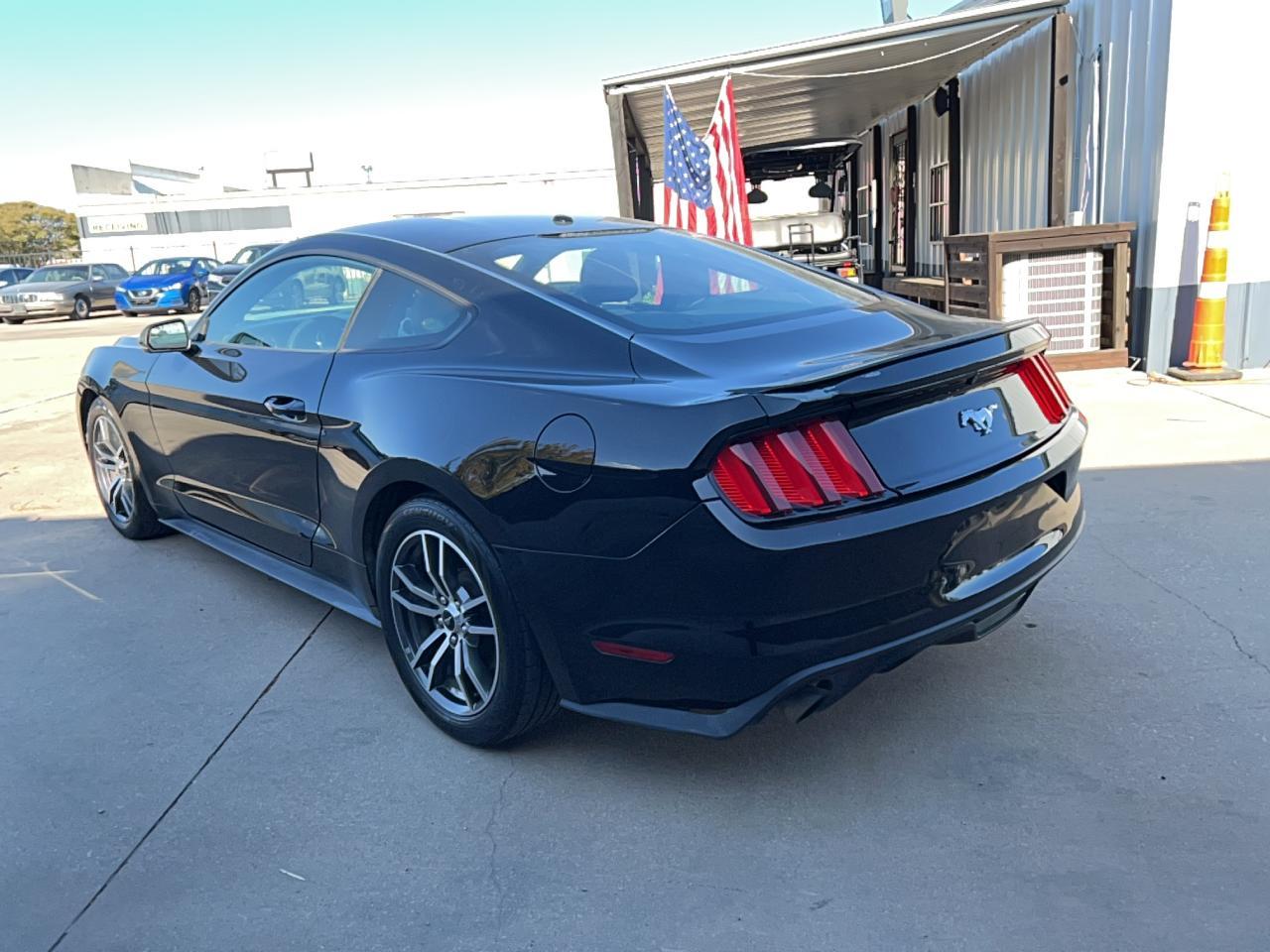 2017 Ford Mustang - zdjęcie 3