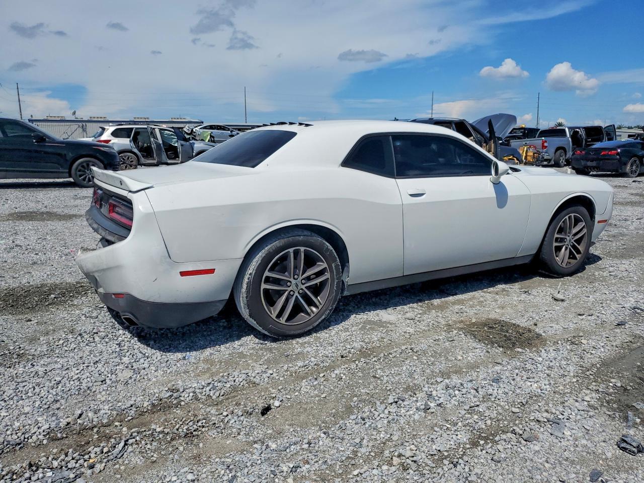 2019 Dodge Challenger Sxt - zdjęcie 3