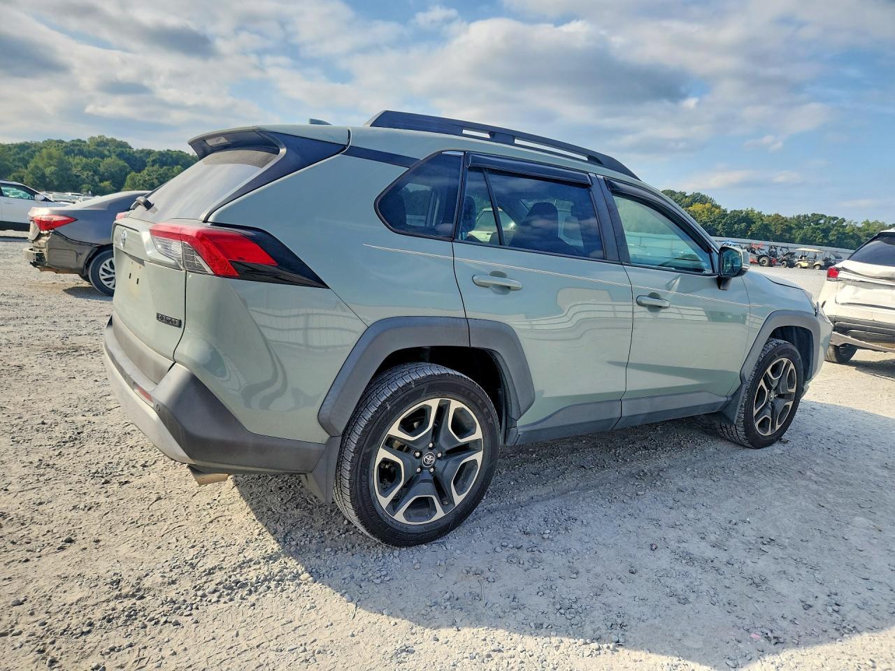 2019 Toyota Rav4 Adventure - zdjęcie 3