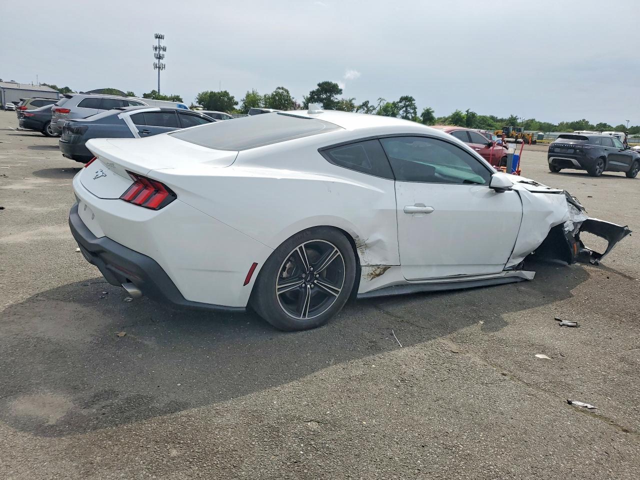 2025 Ford Mustang - zdjęcie 3