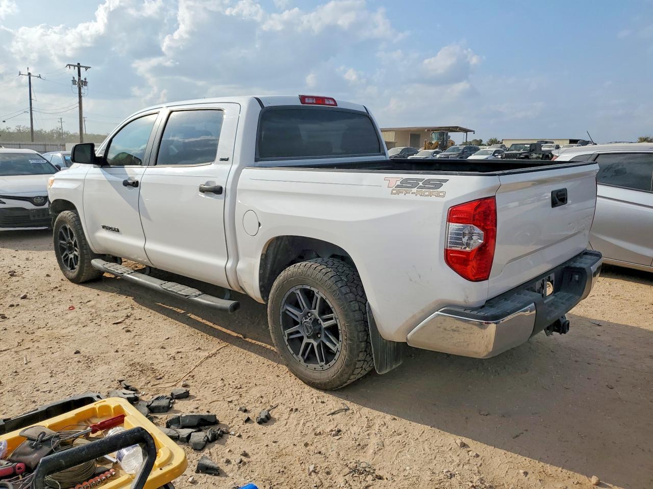 2017 Toyota Tundra Crewmax Sr5 - zdjęcie 2
